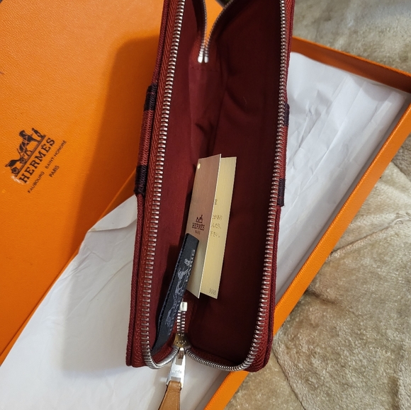 Authentic Fool toe pen pouch in maroon - Picture 7 of 7